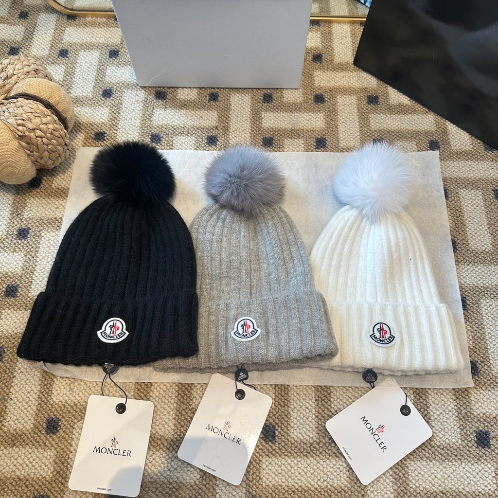 Premium Knit Beanie with Fox Fur Pom — Soft, Warm & Stylish