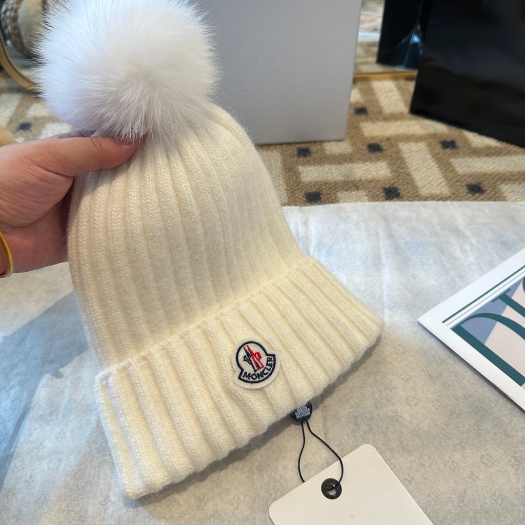 Premium Knit Beanie with Fox Fur Pom — Soft, Warm & Stylish