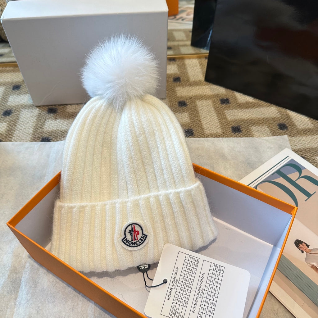 Premium Knit Beanie with Fox Fur Pom — Soft, Warm & Stylish