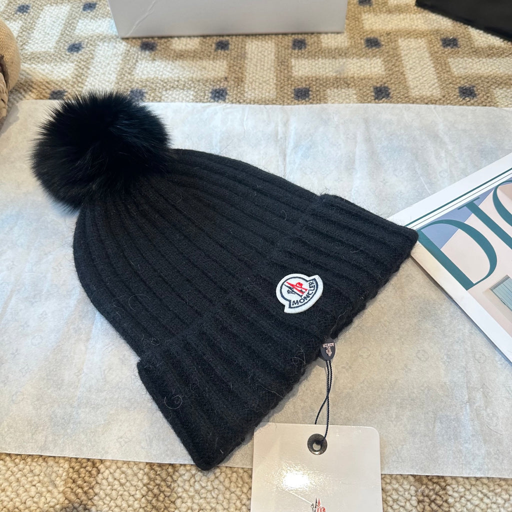 Premium Knit Beanie with Fox Fur Pom — Soft, Warm & Stylish