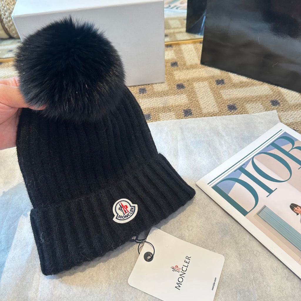 Premium Knit Beanie with Fox Fur Pom — Soft, Warm & Stylish