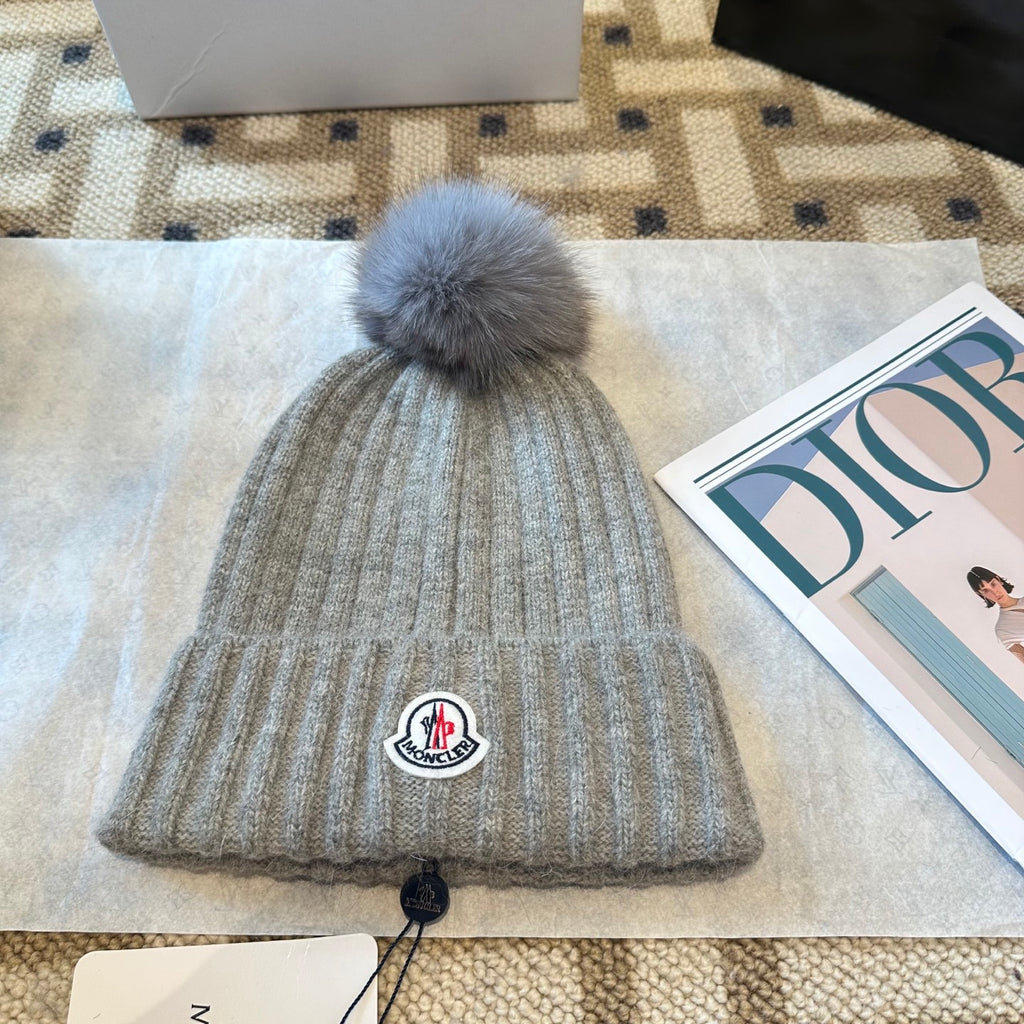 Premium Knit Beanie with Fox Fur Pom — Soft, Warm & Stylish