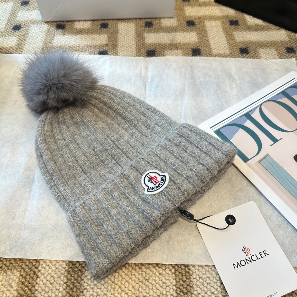 Premium Knit Beanie with Fox Fur Pom — Soft, Warm & Stylish