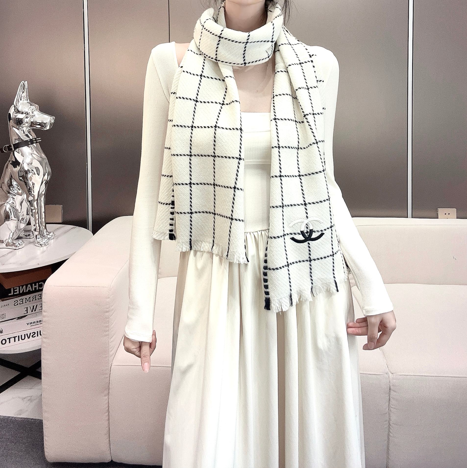 Luxury Scottish Cashmere Scarf — 100% Cashmere — 38 × 185 cm