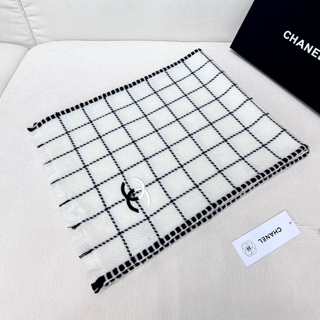 Luxury Scottish Cashmere Scarf — 100% Cashmere — 38 × 185 cm