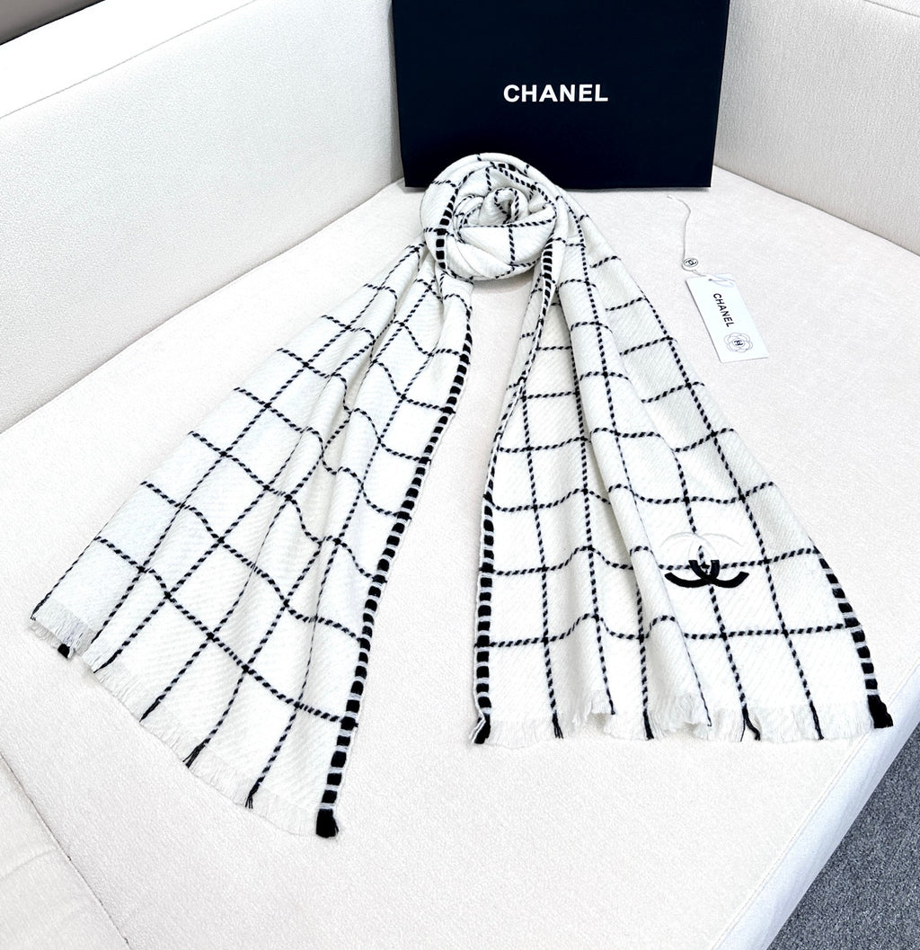 Luxury Scottish Cashmere Scarf — 100% Cashmere — 38 × 185 cm