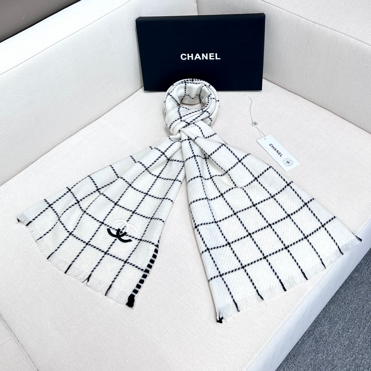 Luxury Scottish Cashmere Scarf — 100% Cashmere — 38 × 185 cm