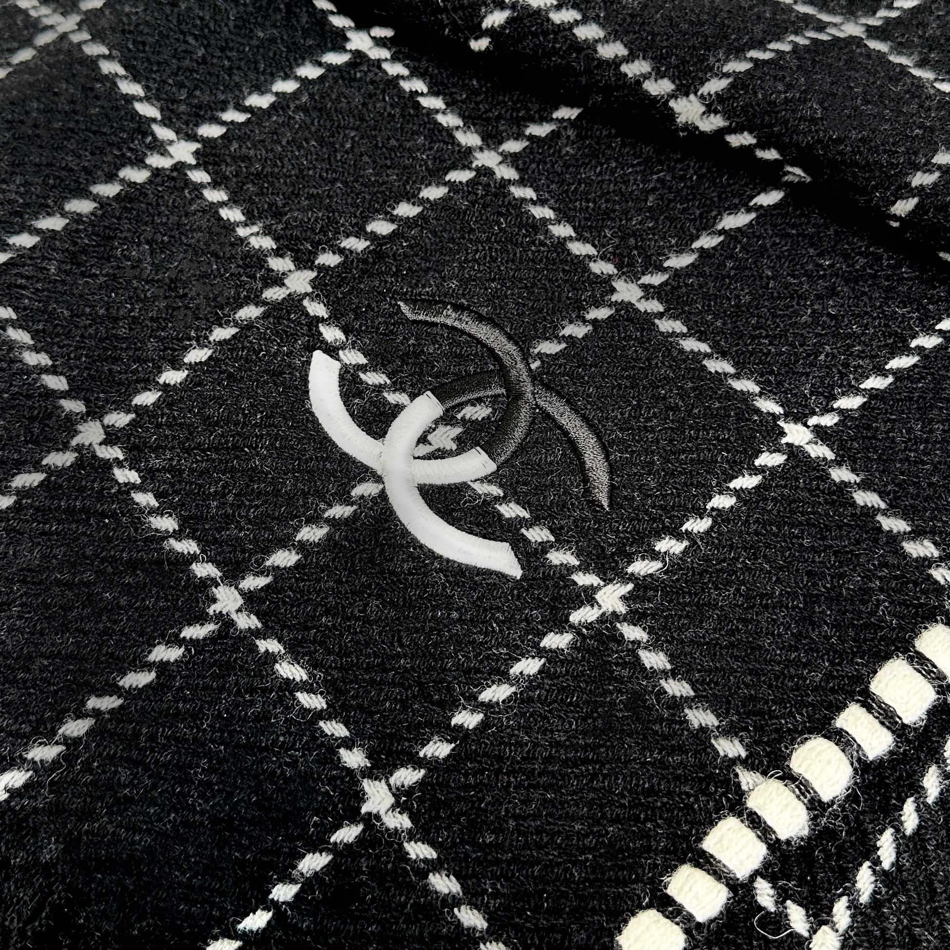 Luxury Scottish Cashmere Scarf — 100% Cashmere — 38 × 185 cm