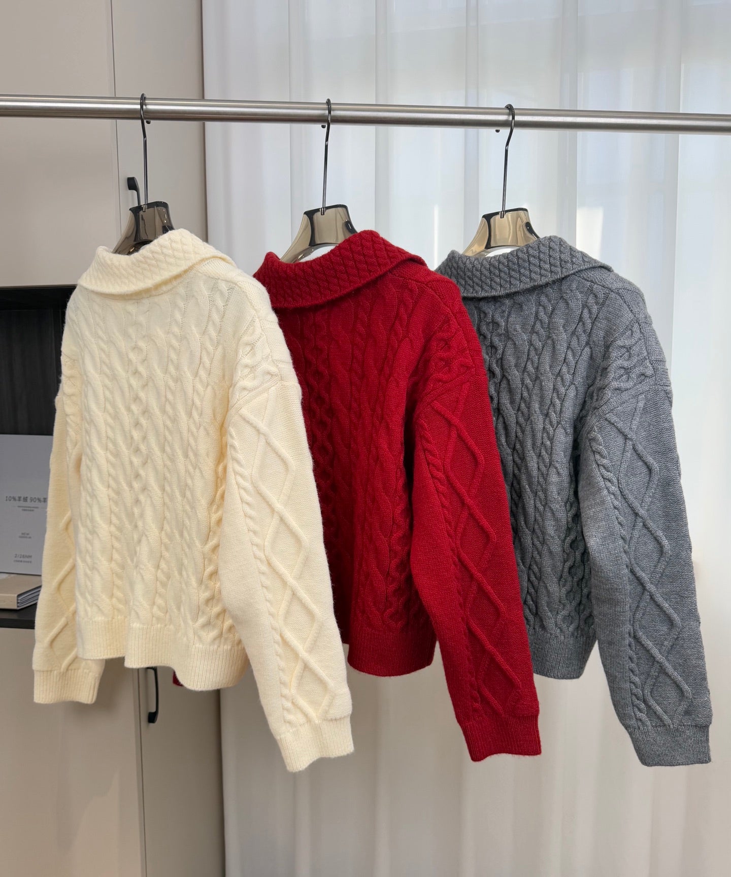 Cropped Retro Green Wool-Blend Sweater – Fall/Winter Essential