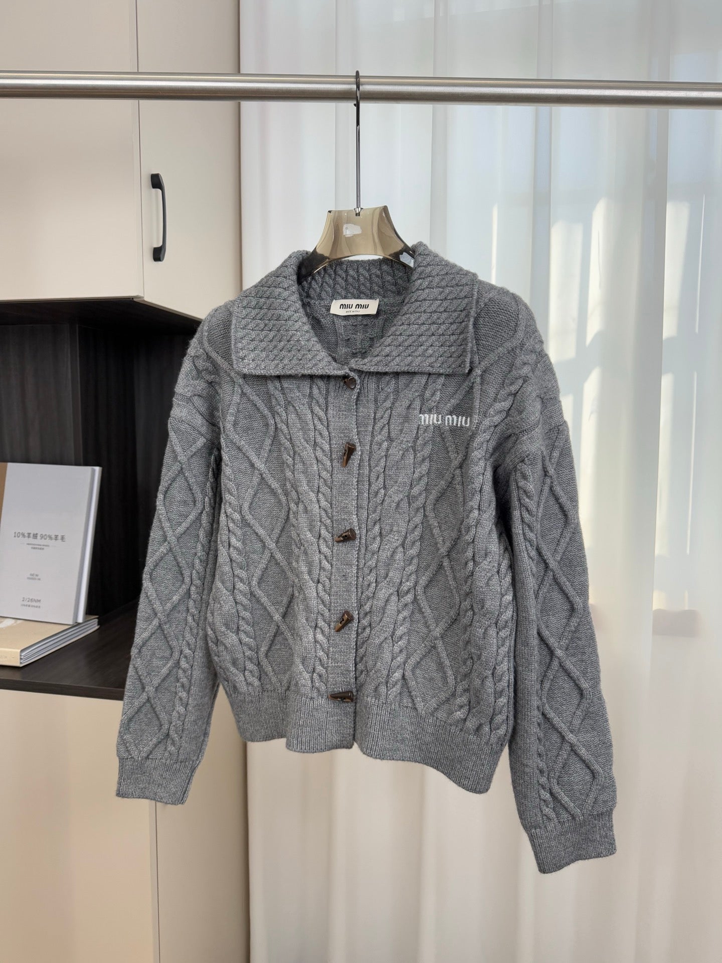 Cropped Retro Green Wool-Blend Sweater – Fall/Winter Essential