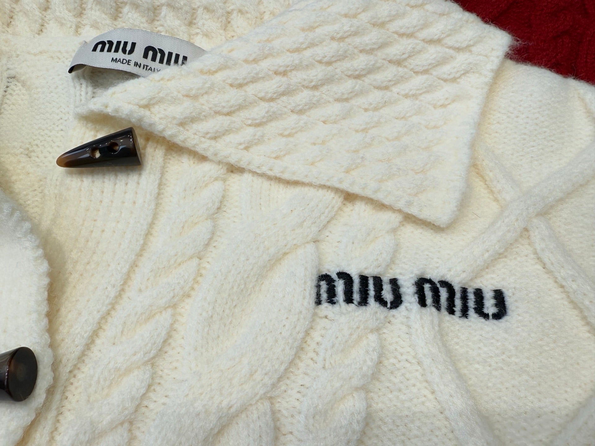 Cropped Retro Green Wool-Blend Sweater – Fall/Winter Essential