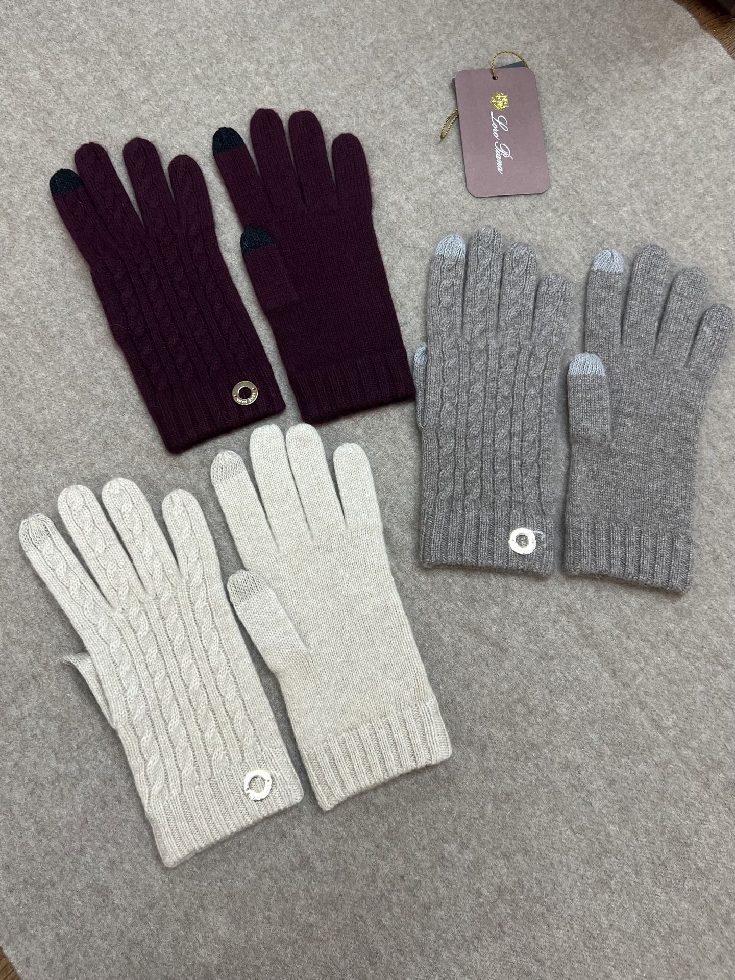 Cable-Knit Cashmere Gloves