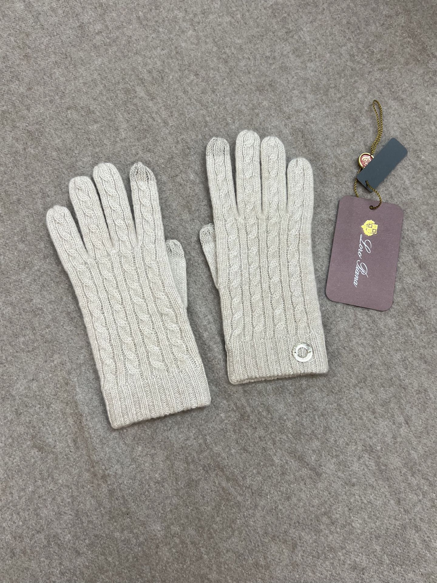 Cable-Knit Cashmere Gloves