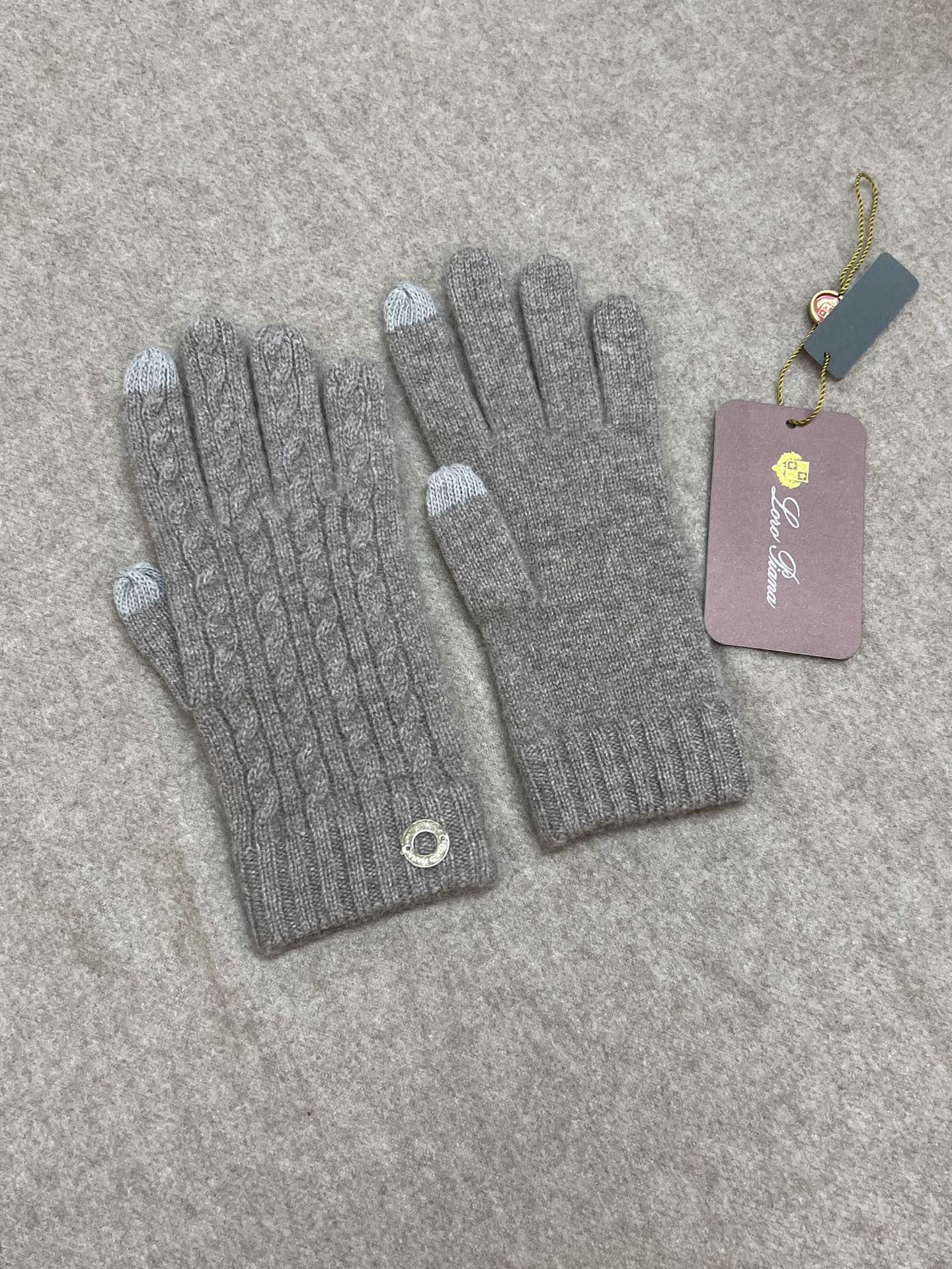 Cable-Knit Cashmere Gloves