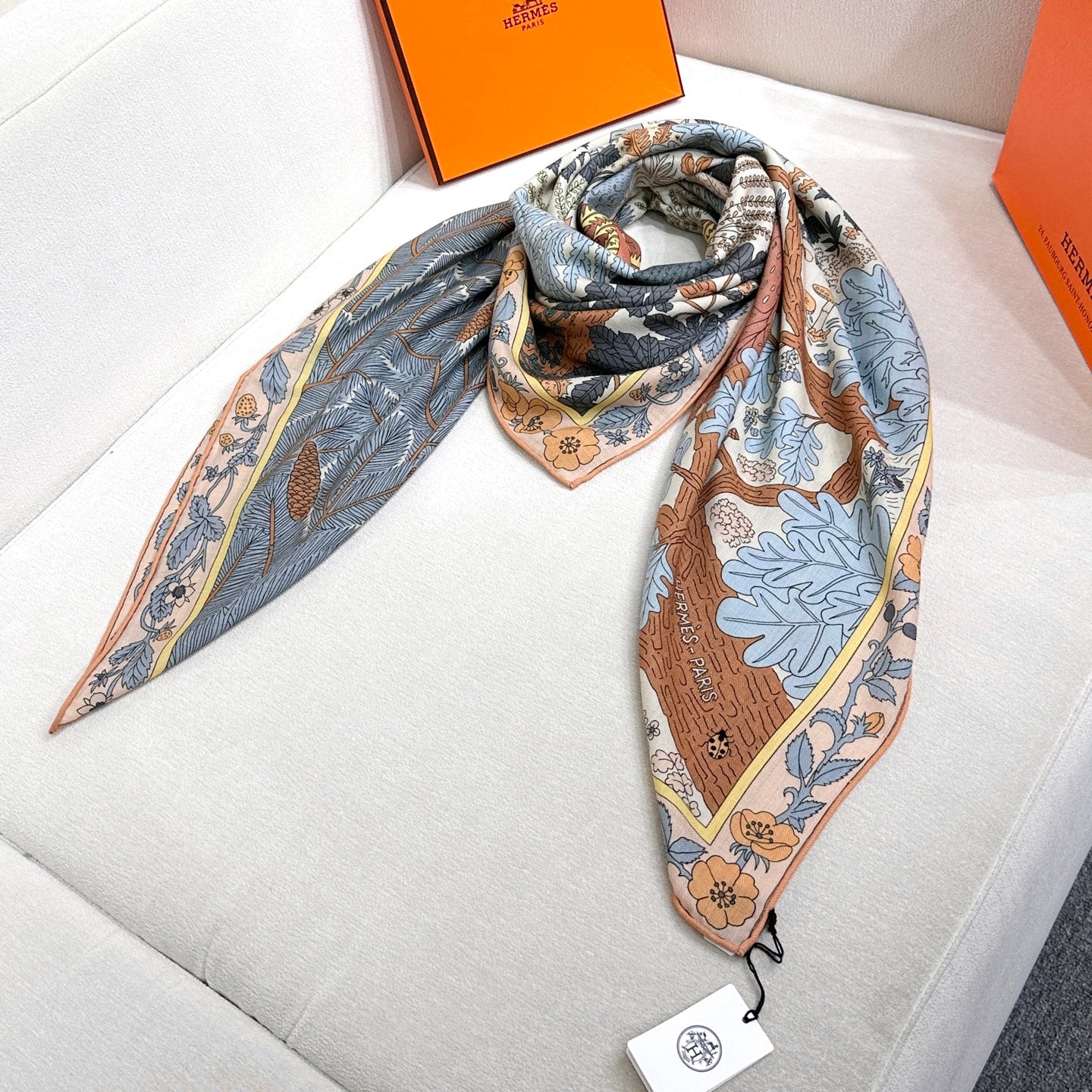 ew Luxury Double-Sided Cashmere & Silk Square Scarf — 135 × 135 cm