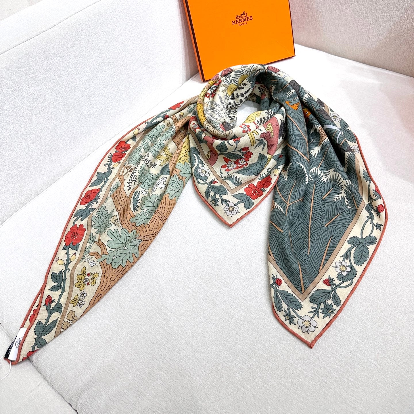 ew Luxury Double-Sided Cashmere & Silk Square Scarf — 135 × 135 cm