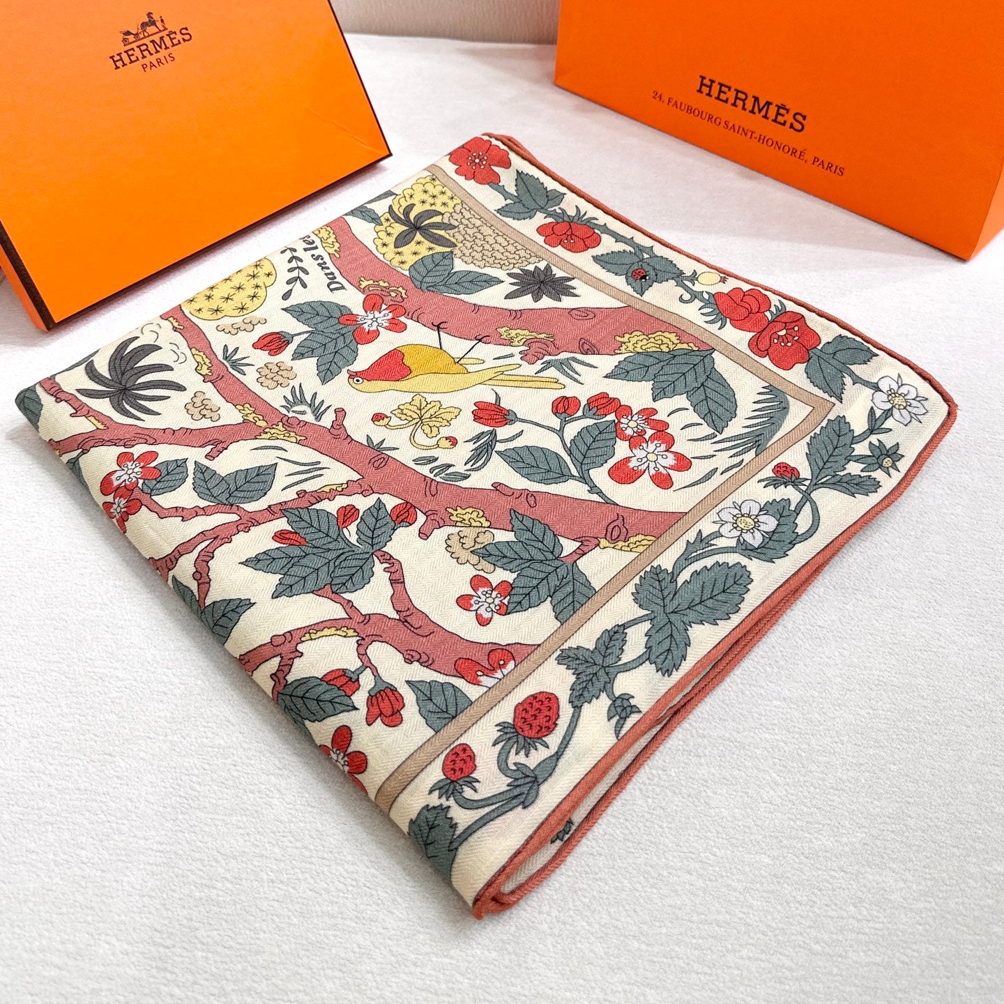 ew Luxury Double-Sided Cashmere & Silk Square Scarf — 135 × 135 cm