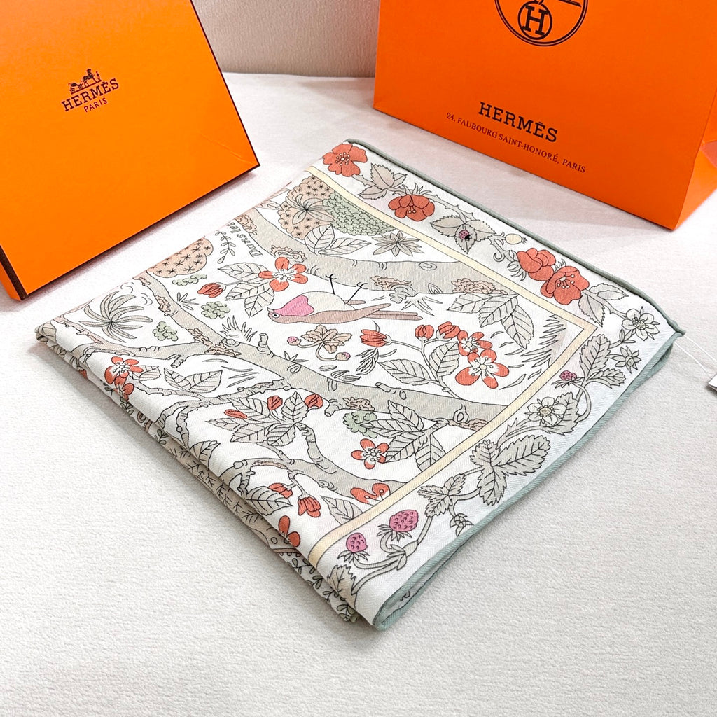 ew Luxury Double-Sided Cashmere & Silk Square Scarf — 135 × 135 cm