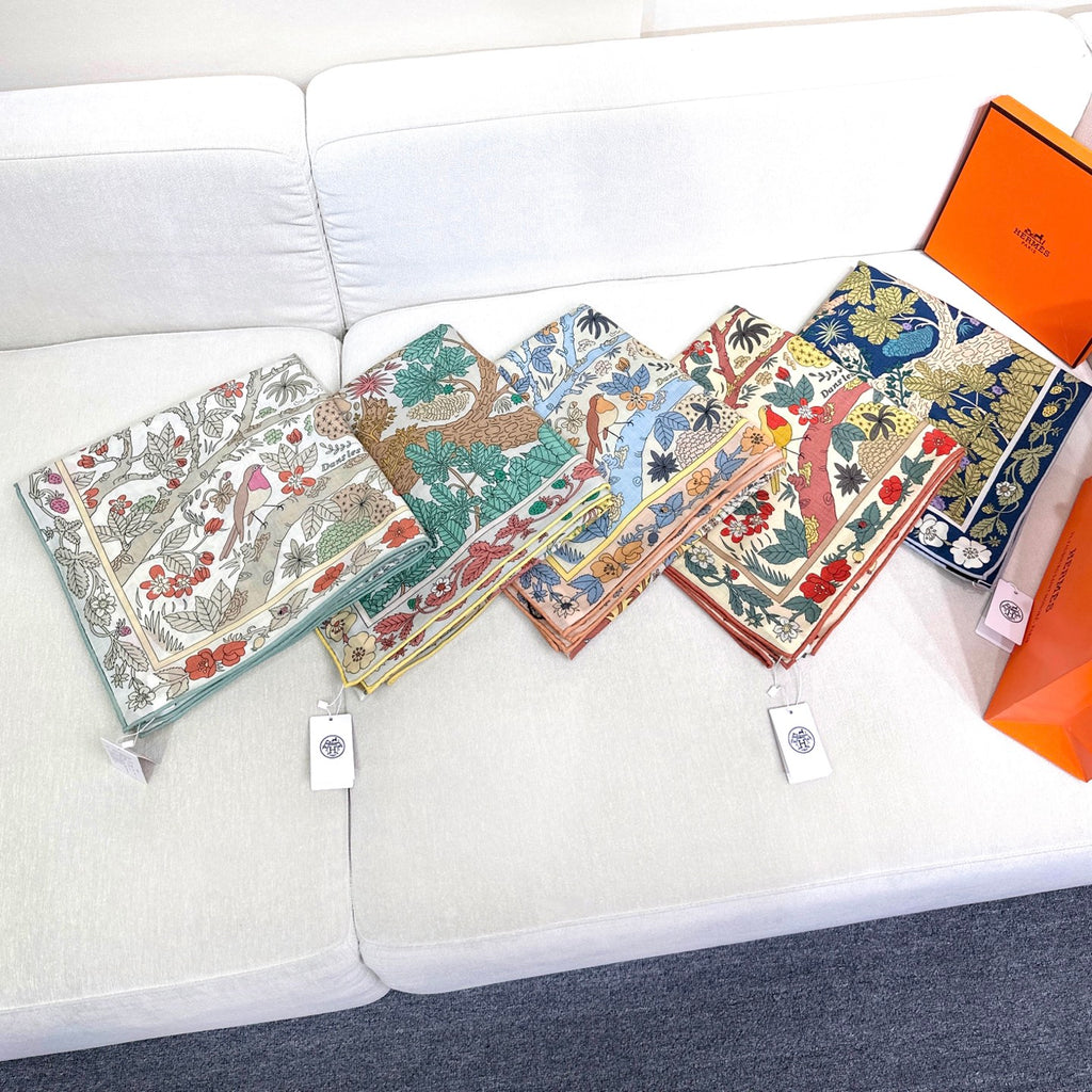 ew Luxury Double-Sided Cashmere & Silk Square Scarf — 135 × 135 cm