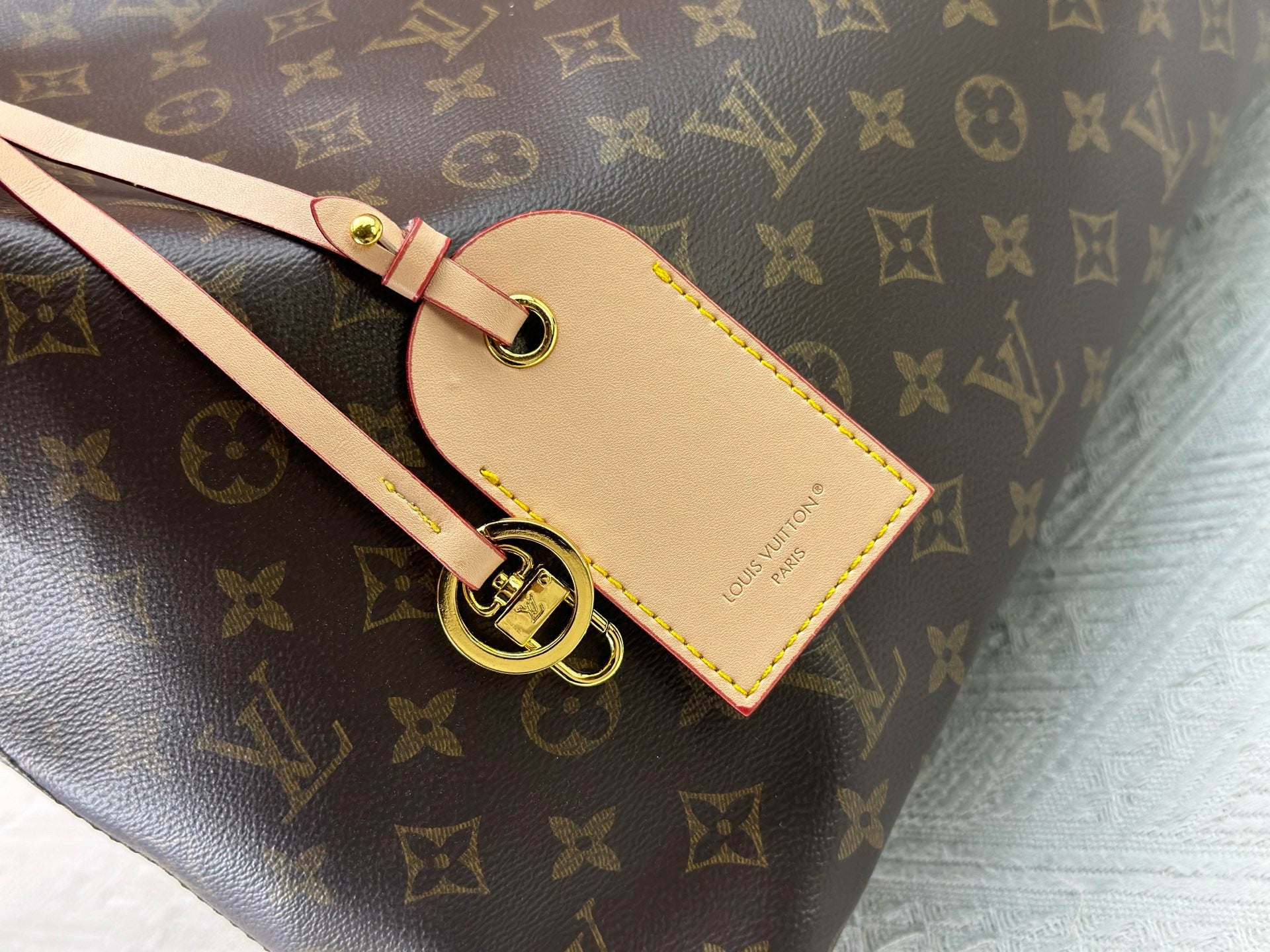 Artsy-Inspired Hobo Bag – Large Edition