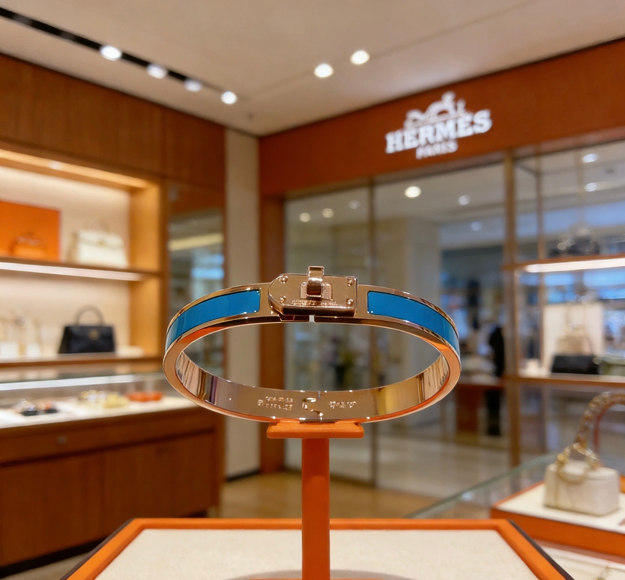 Premium Enamel Bracelet – Handcrafted Edition