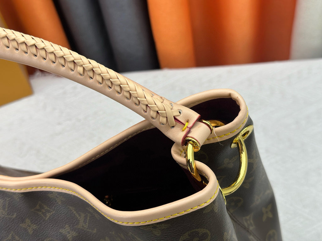 Artsy-Inspired Hobo Bag – Large Edition