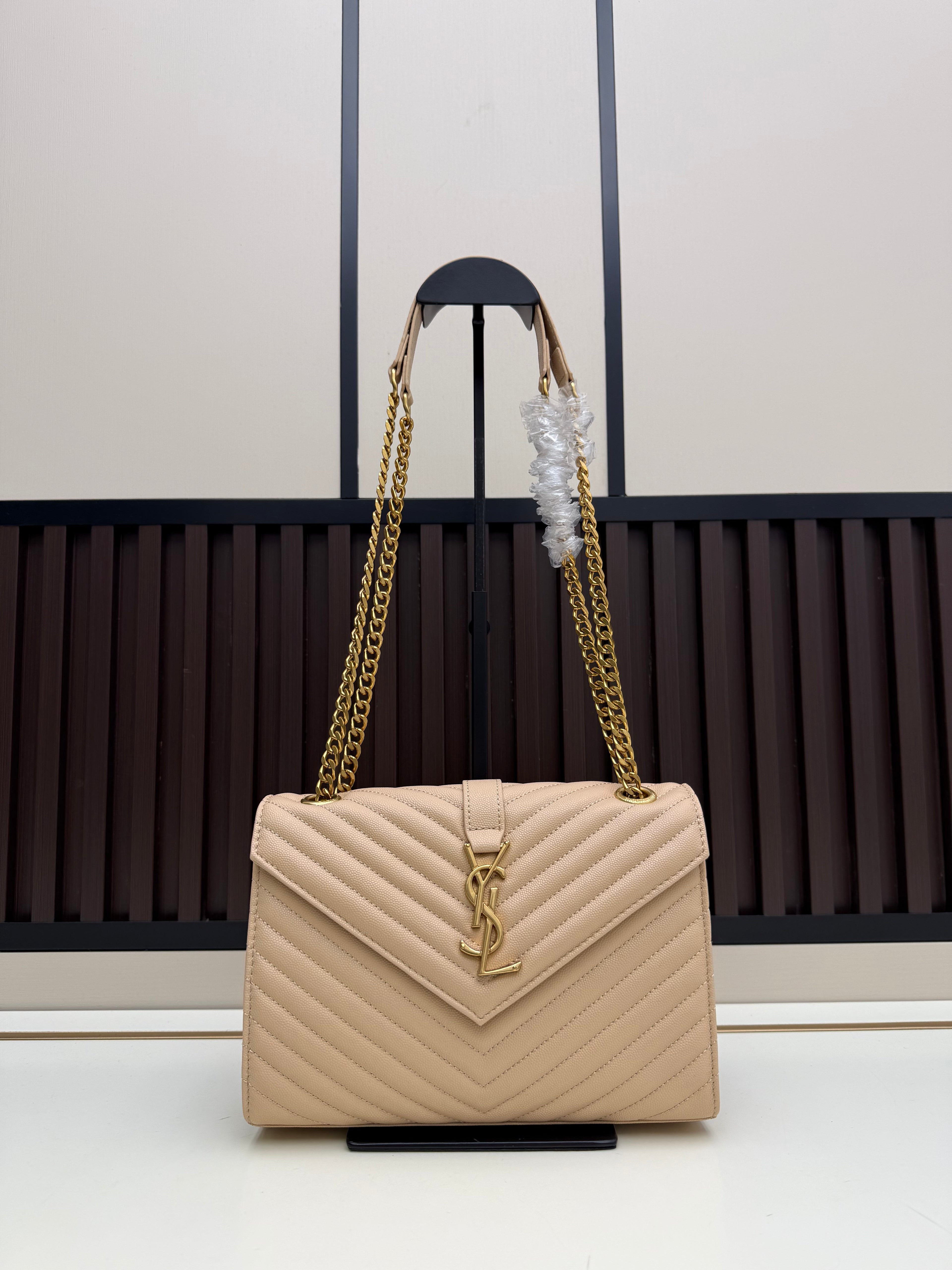 Medium Caviar Leather Chain Bag