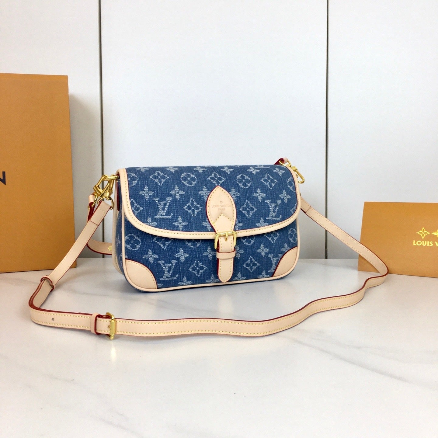 Structured Shoulder Bag – Medium